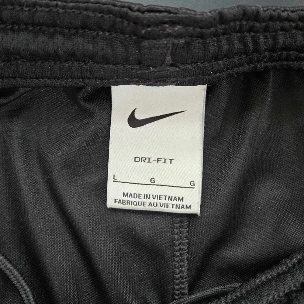 Nike Boys Dri-FIT Trophy 23 Athletic Shorts Size L Sports Soccer Training Sports